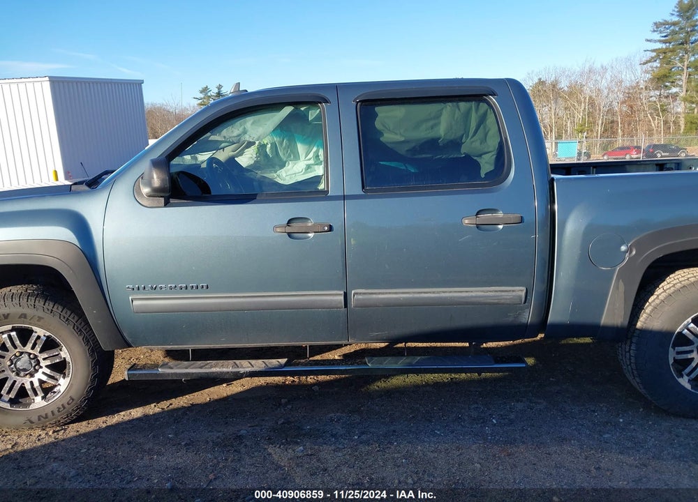 2011 CHEVROLET SILVERADO 1500 LT VIN: 1GCPKSE3XBF199016