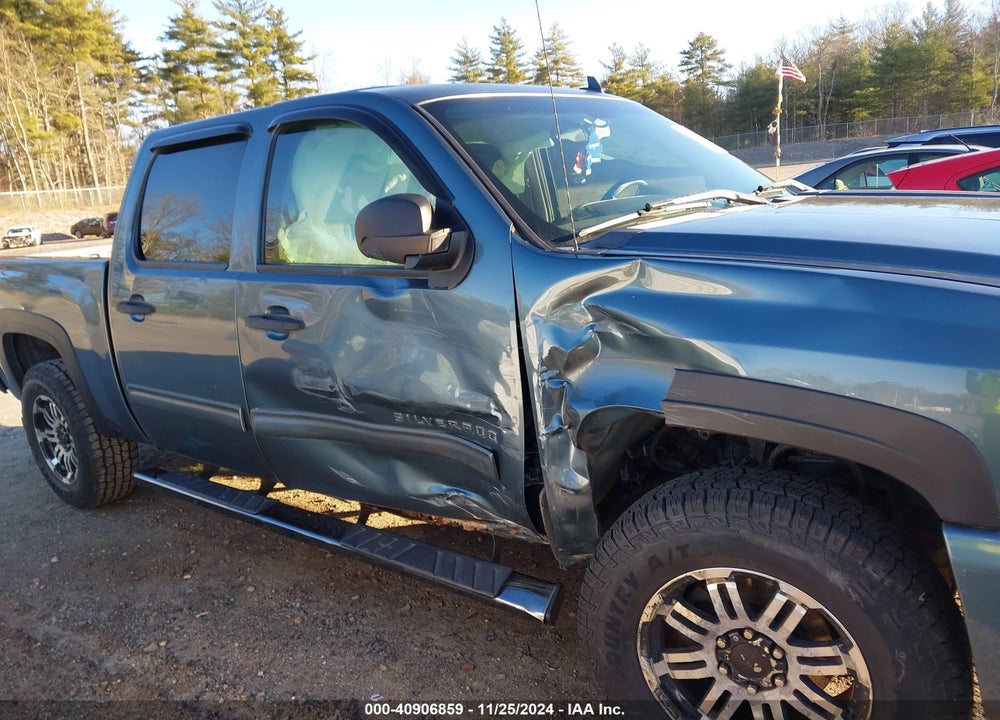2011 CHEVROLET SILVERADO 1500 LT VIN: 1GCPKSE3XBF199016
