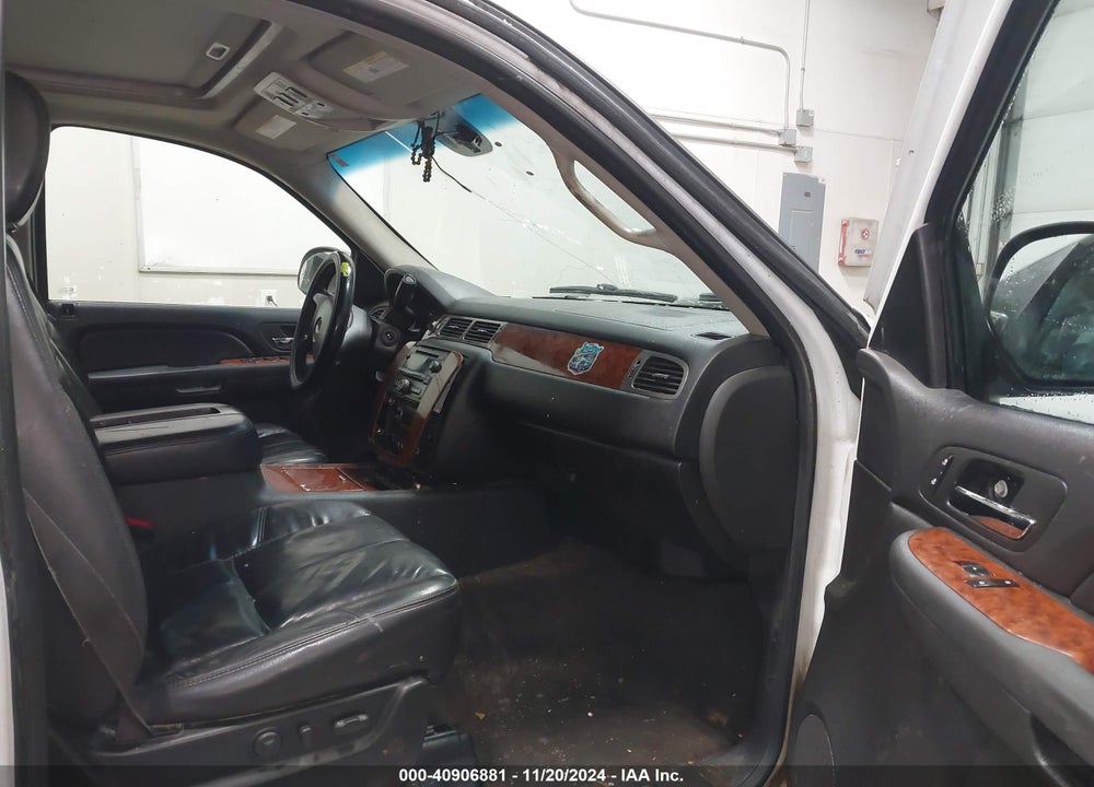 2008 CHEVROLET TAHOE LTZ VIN: 1GNFK13028R205713