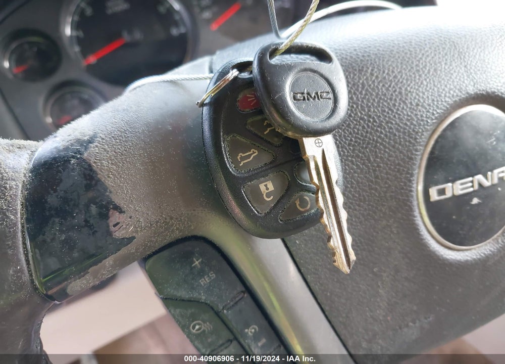 2008 GMC YUKON DENALI VIN: 1GKFK63848J117454