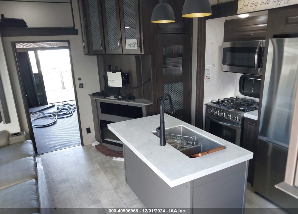 2022 GRAND DESIGN MOMENTUM TRAVEL TRAILER VIN: 573FM4538N1121250