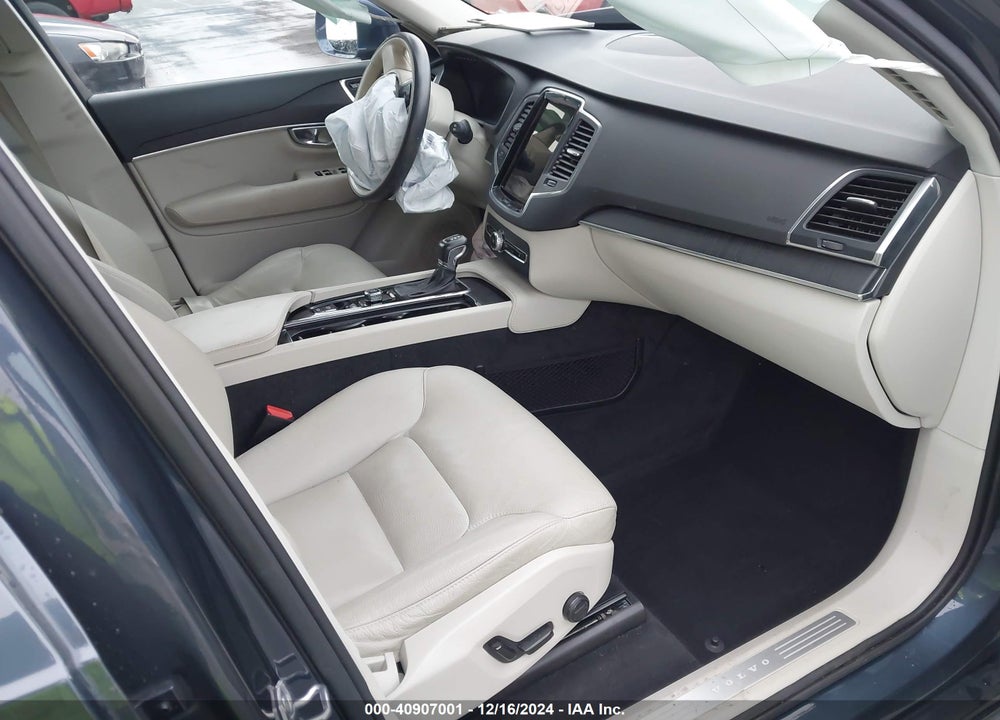 2020 VOLVO XC90 T5 MOMENTUM 7 PASSENGER VIN: YV4102PK0L1541357