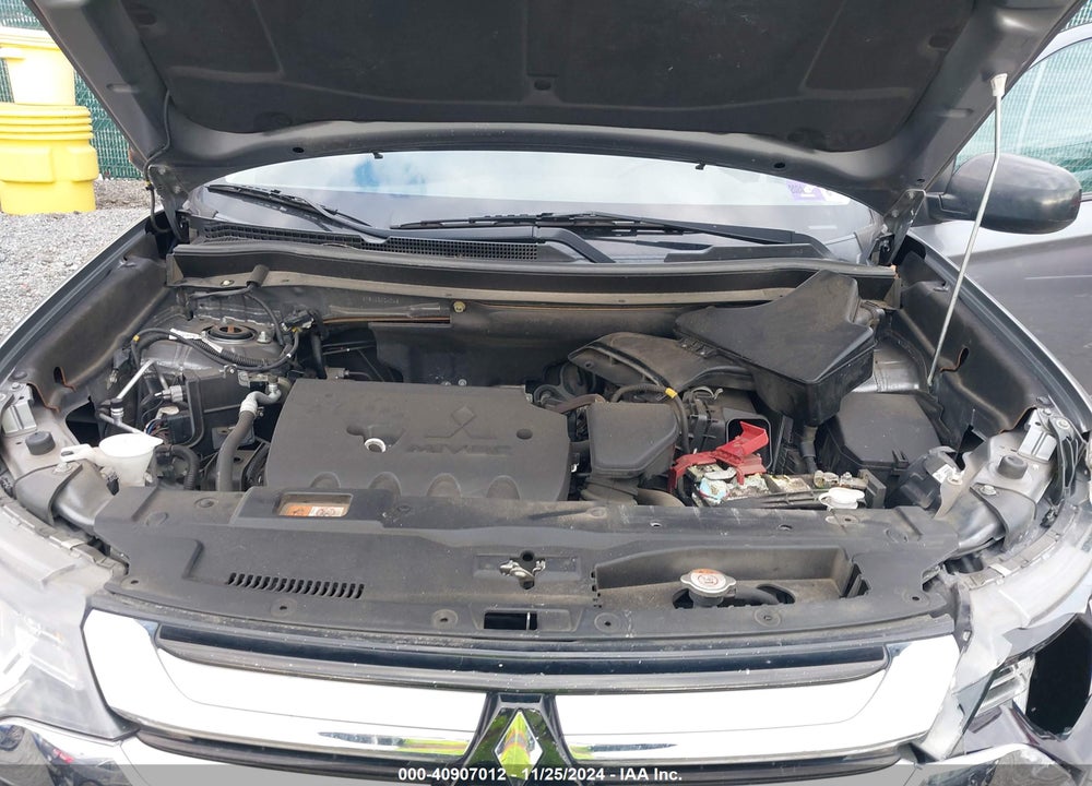 2018 MITSUBISHI OUTLANDER ES VIN: JA4AZ3A35JZ024743