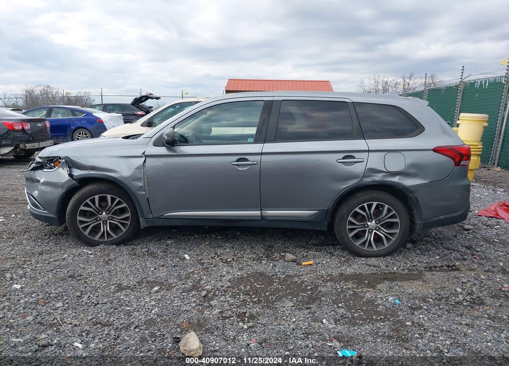 2018 MITSUBISHI OUTLANDER ES VIN: JA4AZ3A35JZ024743
