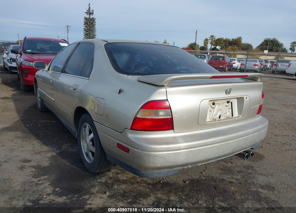 1995 HONDA ACCORD EX VIN: 1HGCD5562SA064258