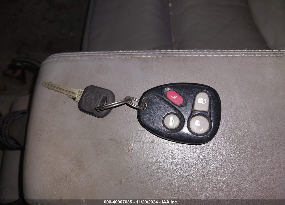 2000 BUICK PARK AVENUE ULTRA VIN: 1G4CU5216Y4124925
