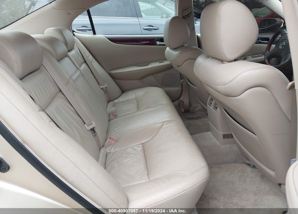 2002 LEXUS ES 300 VIN: JTHBF30G920027897