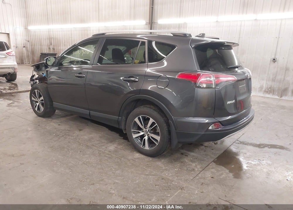 2017 TOYOTA RAV4 XLE VIN: JTMRFREVXHJ119551