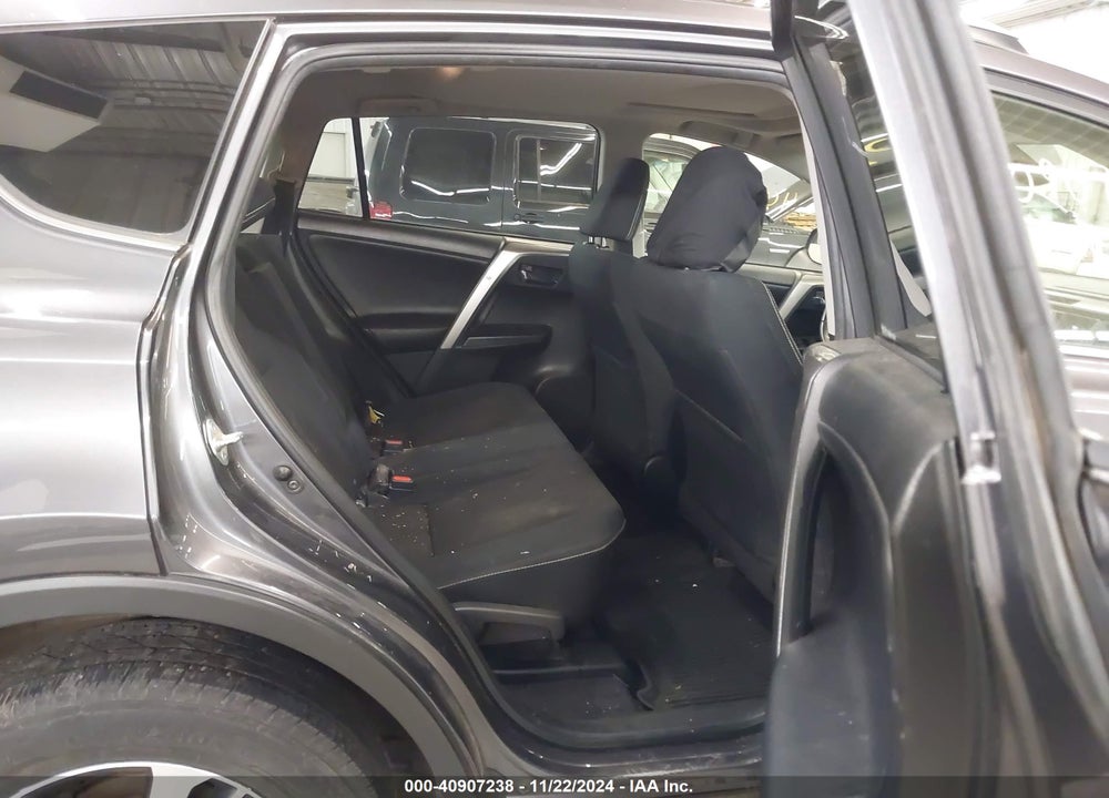 2017 TOYOTA RAV4 XLE VIN: JTMRFREVXHJ119551