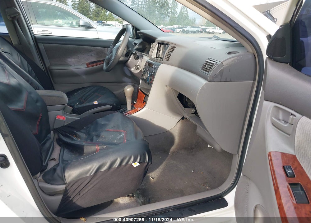 2005 TOYOTA COROLLA LE VIN: 1NXBR32E95Z440660