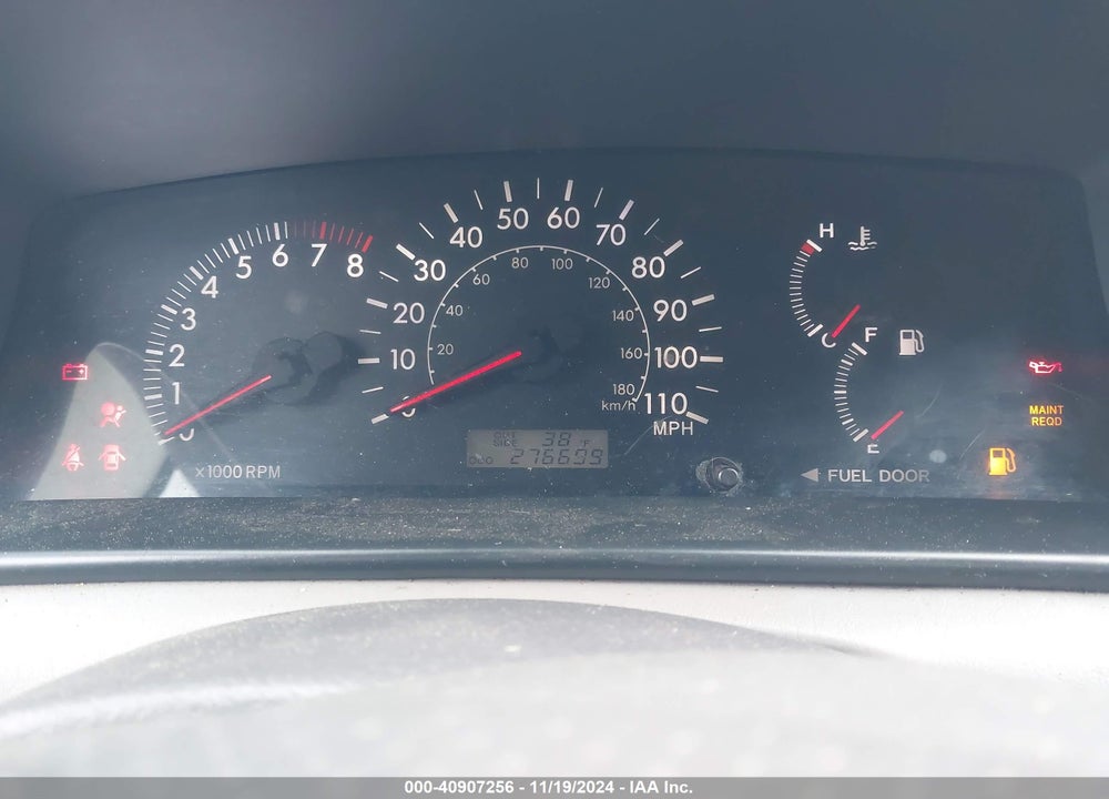 2005 TOYOTA COROLLA LE VIN: 1NXBR32E95Z440660