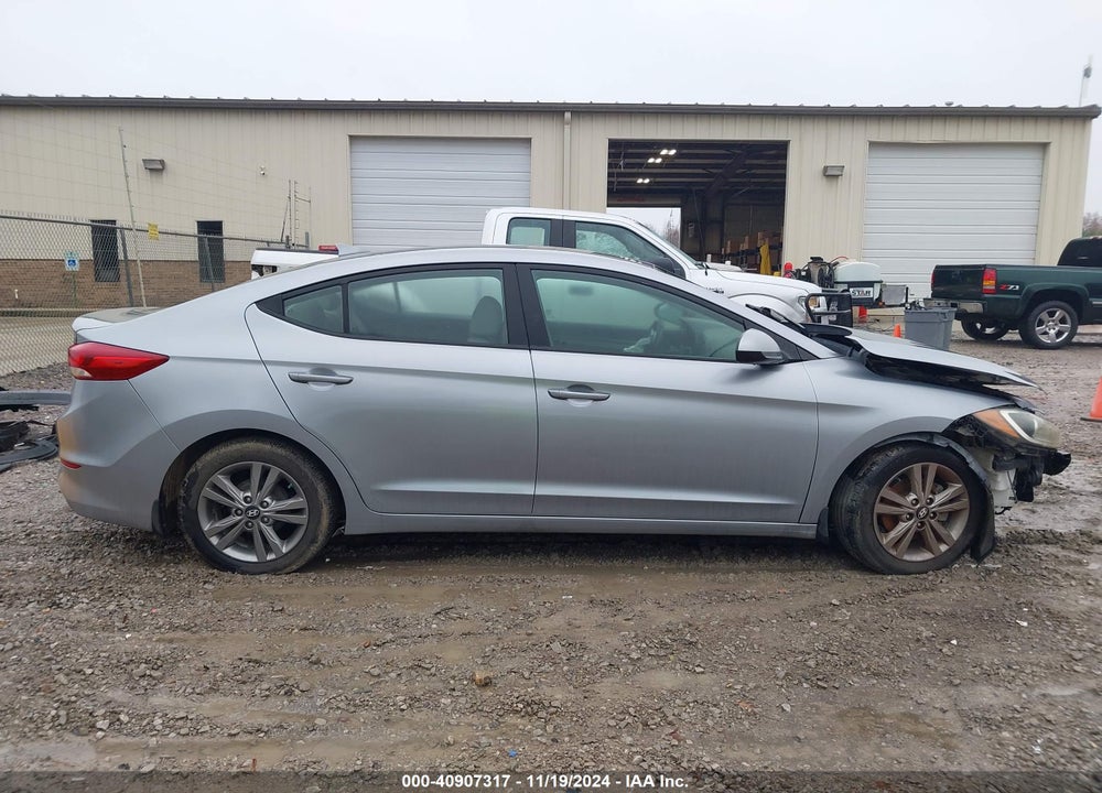 2017 HYUNDAI ELANTRA SE VIN: 5NPD84LF8HH190372