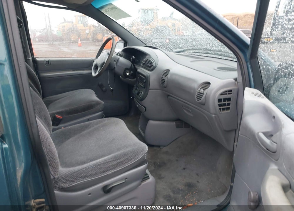 2000 PLYMOUTH VOYAGER VIN: 2P4FP25B2YR609938