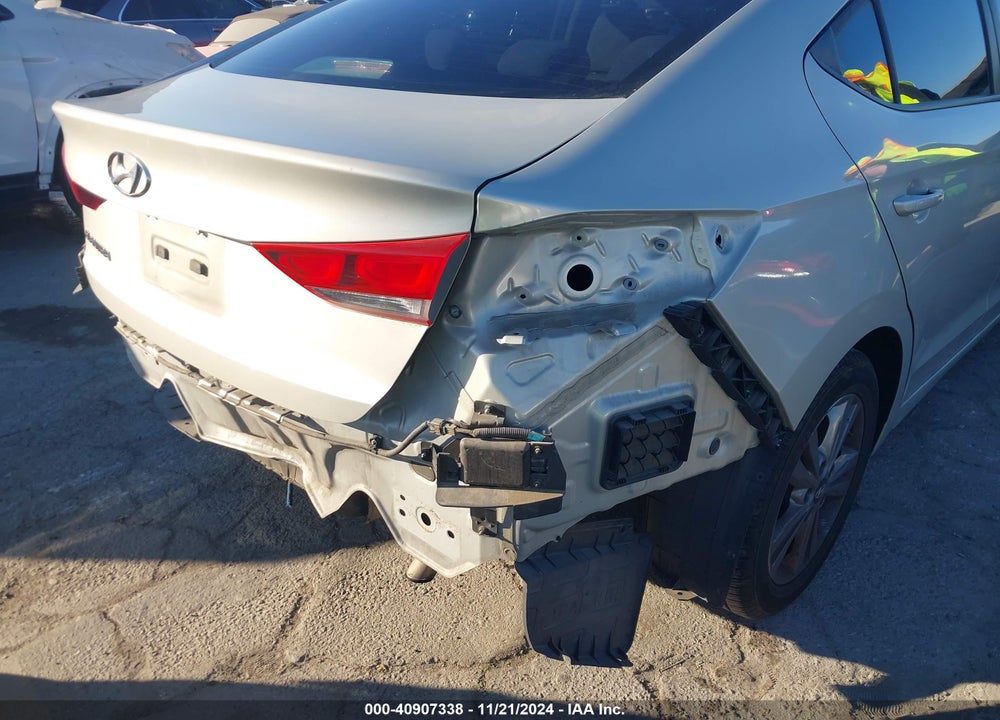 2018 HYUNDAI ELANTRA VIN: 5NPD84LF2JH269980