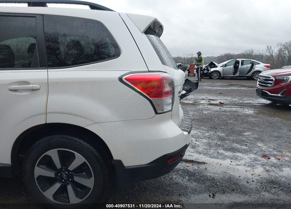 2017 SUBARU FORESTER 2.5I PREMIUM VIN: JF2SJAEC1HH494222