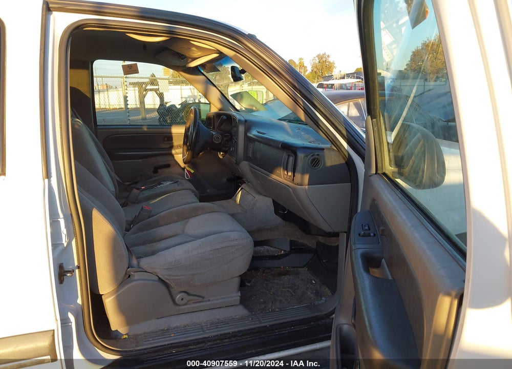 2003 CHEVROLET SUBURBAN 1500 LS VIN: 3GNEC16T83G218618