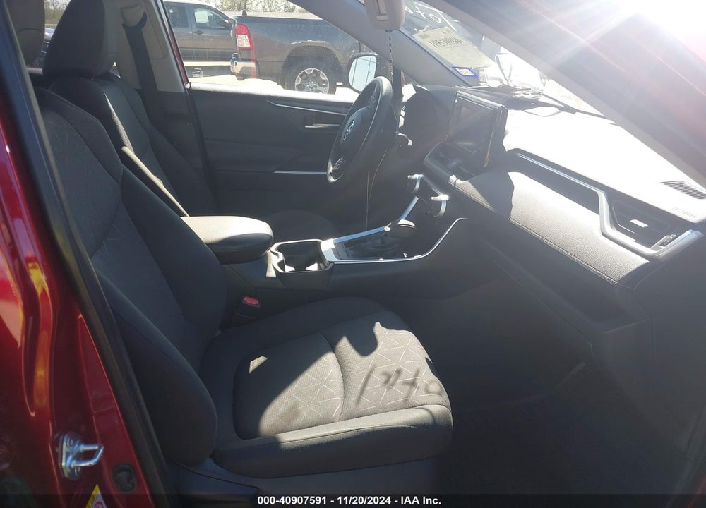 2019 TOYOTA RAV4 XLE VIN: JTMW1RFV1KD008036