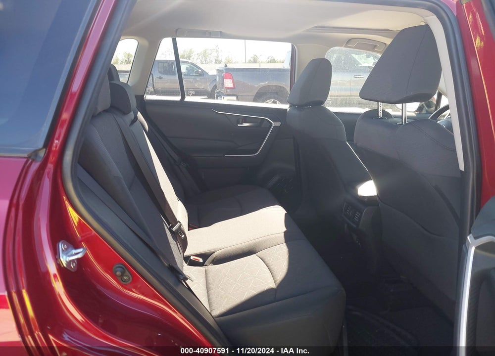 2019 TOYOTA RAV4 XLE VIN: JTMW1RFV1KD008036