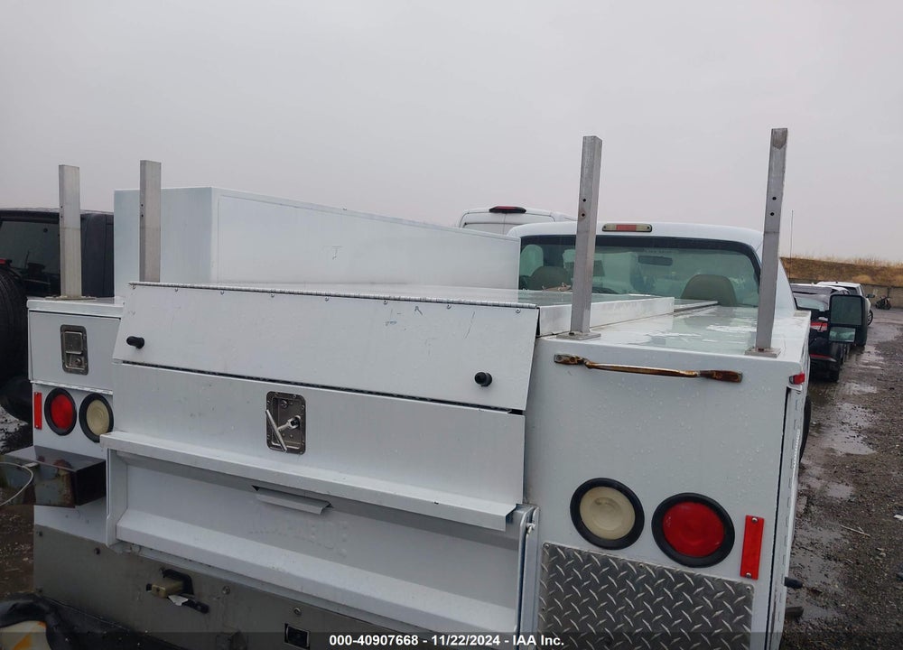 2008 FORD F-350 CHASSIS XL/XLT VIN: 1FDWF34R98ED97737