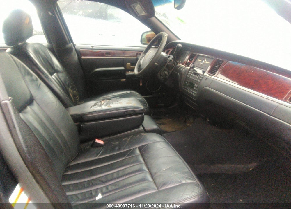 2005 LINCOLN TOWN CAR SIGNATURE VIN: 1LNHM81W85Y611729
