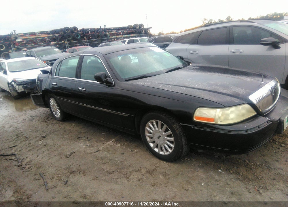 2005 LINCOLN TOWN CAR SIGNATURE VIN: 1LNHM81W85Y611729