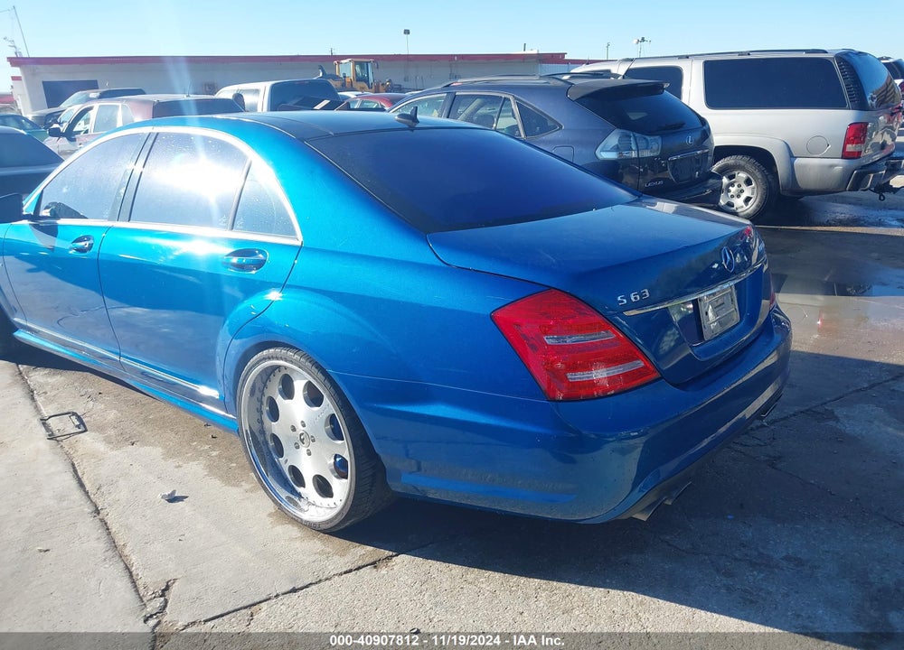 2010 MERCEDES-BENZ S 63 AMG VIN: WDDNG7HB2AA337402