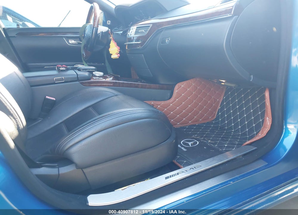 2010 MERCEDES-BENZ S 63 AMG VIN: WDDNG7HB2AA337402