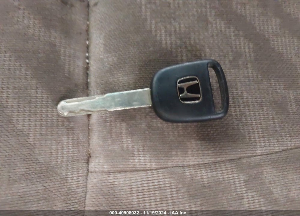 2004 HONDA ODYSSEY EX VIN: 5FNRL18874B129021