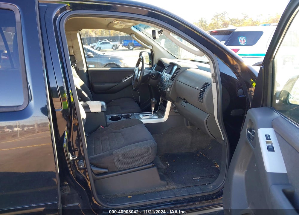 2011 NISSAN PATHFINDER SV VIN: 5N1AR1NB0BC625117