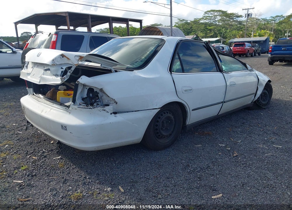 2000 HONDA ACCORD 2.3 LX VIN: JHMCG5641YC037079
