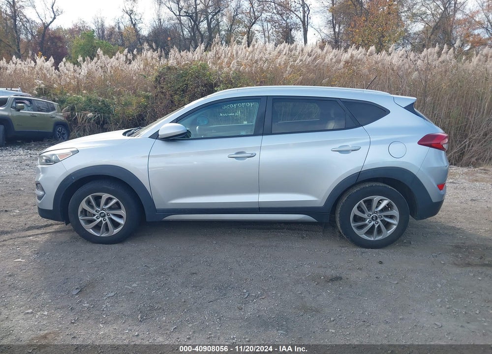 2017 HYUNDAI TUCSON SE VIN: KM8J33A49HU263442