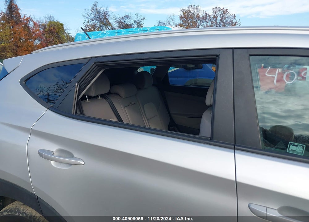 2017 HYUNDAI TUCSON SE VIN: KM8J33A49HU263442