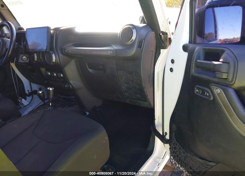 2013 JEEP WRANGLER UNLIMITED SPORT VIN: 1C4BJWDG5DL537984