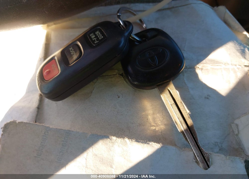 2001 TOYOTA SIENNA XLE VIN: 4T3ZF13C11U351238