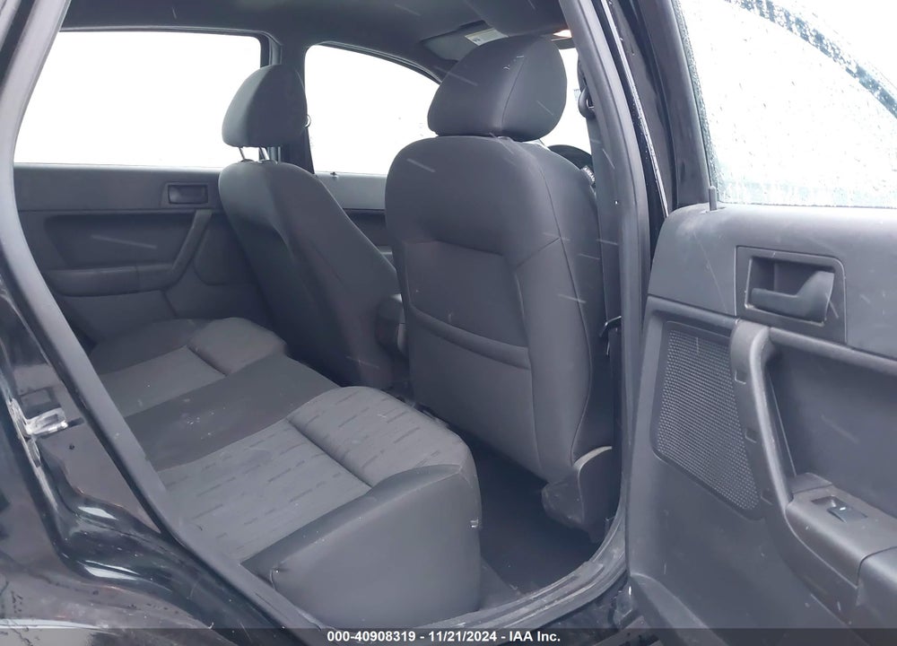 2010 FORD FOCUS SE VIN: 1FAHP3FN0AW129914