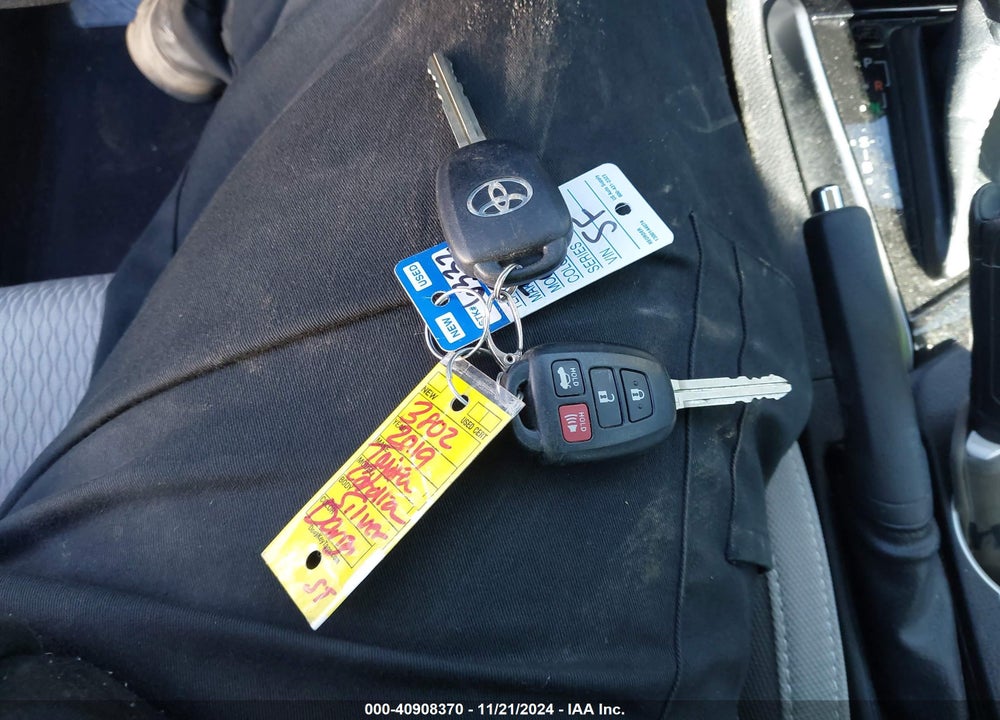 2019 TOYOTA COROLLA LE VIN: 5YFBURHE2KP926300