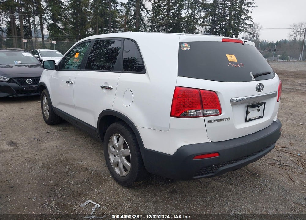 2011 KIA SORENTO LX VIN: 5XYKT3A17BG088650