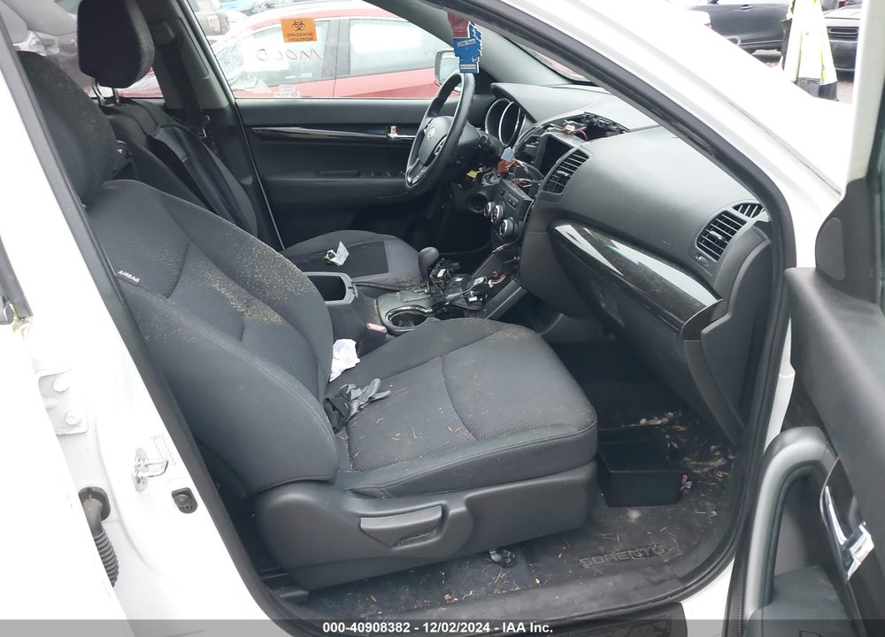 2011 KIA SORENTO LX VIN: 5XYKT3A17BG088650