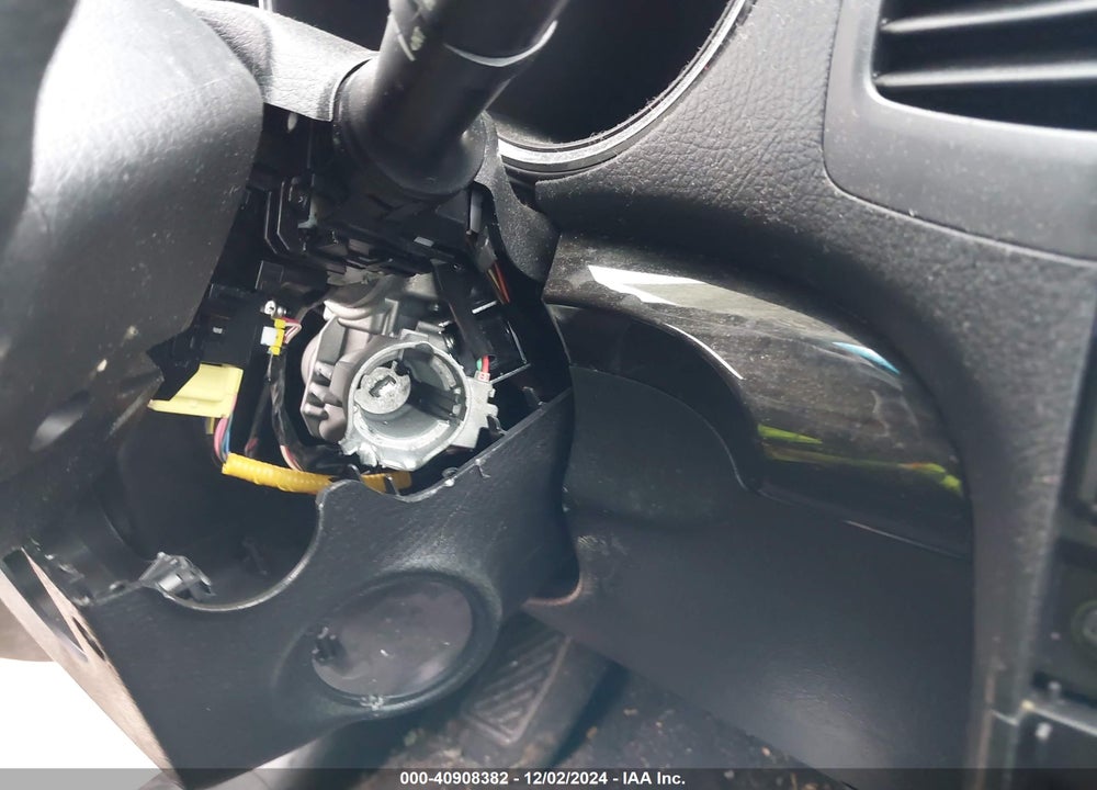 2011 KIA SORENTO LX VIN: 5XYKT3A17BG088650