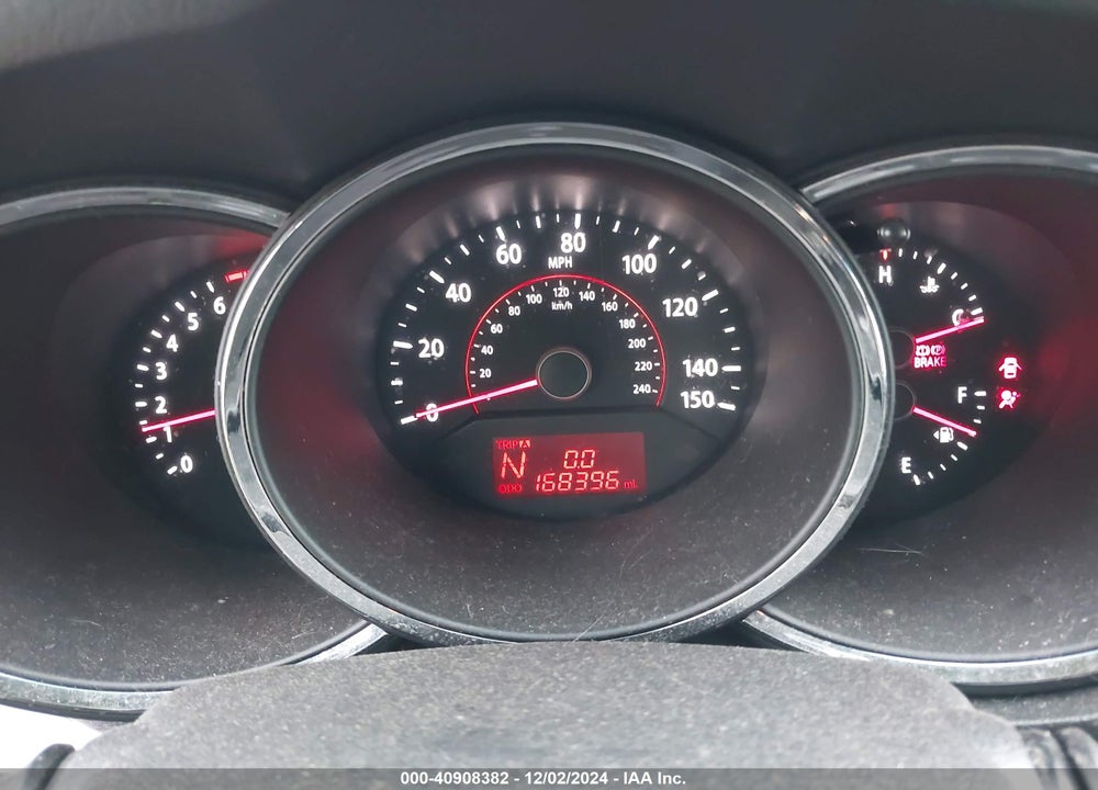 2011 KIA SORENTO LX VIN: 5XYKT3A17BG088650