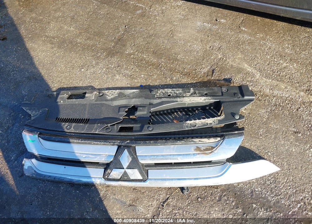 2018 MITSUBISHI OUTLANDER VIN: JA4AD3A30JJ006048