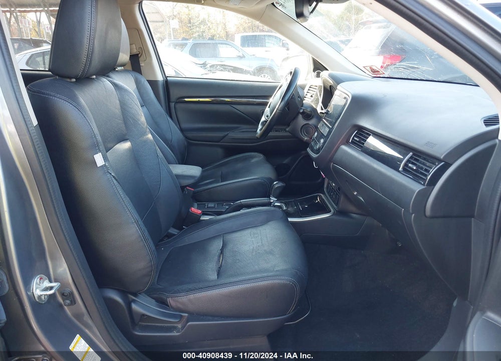 2018 MITSUBISHI OUTLANDER VIN: JA4AD3A30JJ006048