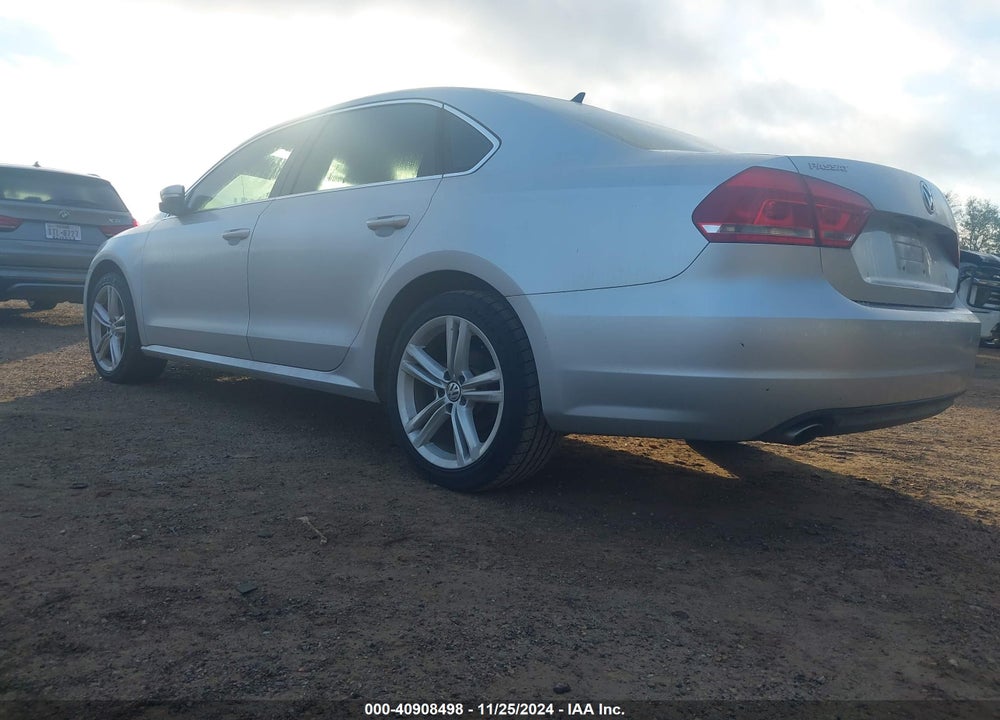 2014 VOLKSWAGEN PASSAT 2.0L TDI SE VIN: 1VWBN7A31EC017372