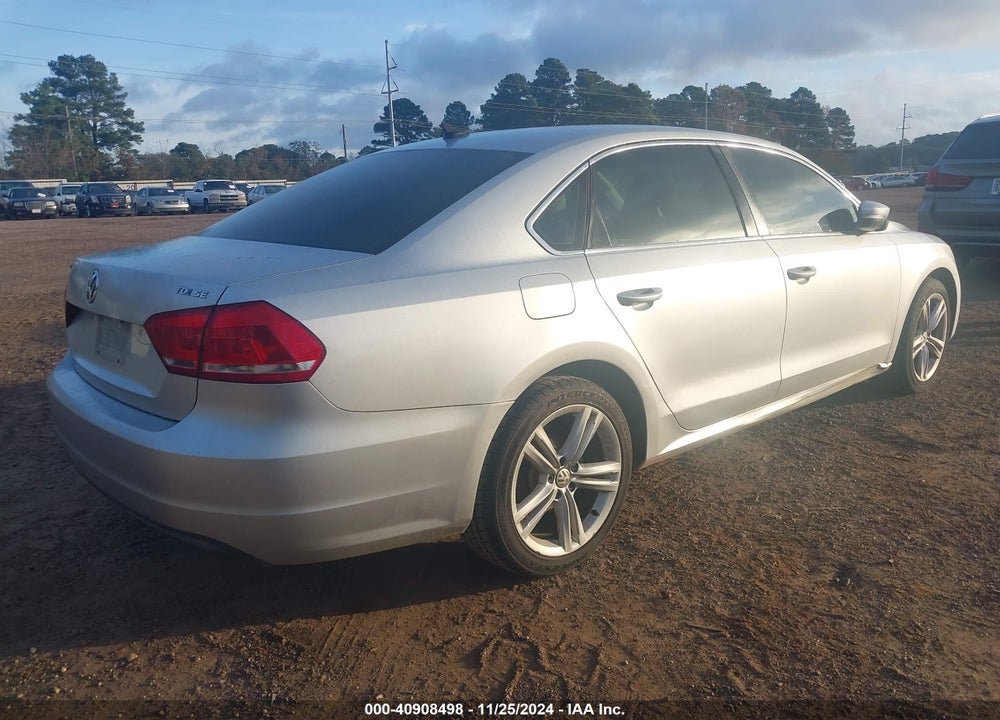 2014 VOLKSWAGEN PASSAT 2.0L TDI SE VIN: 1VWBN7A31EC017372