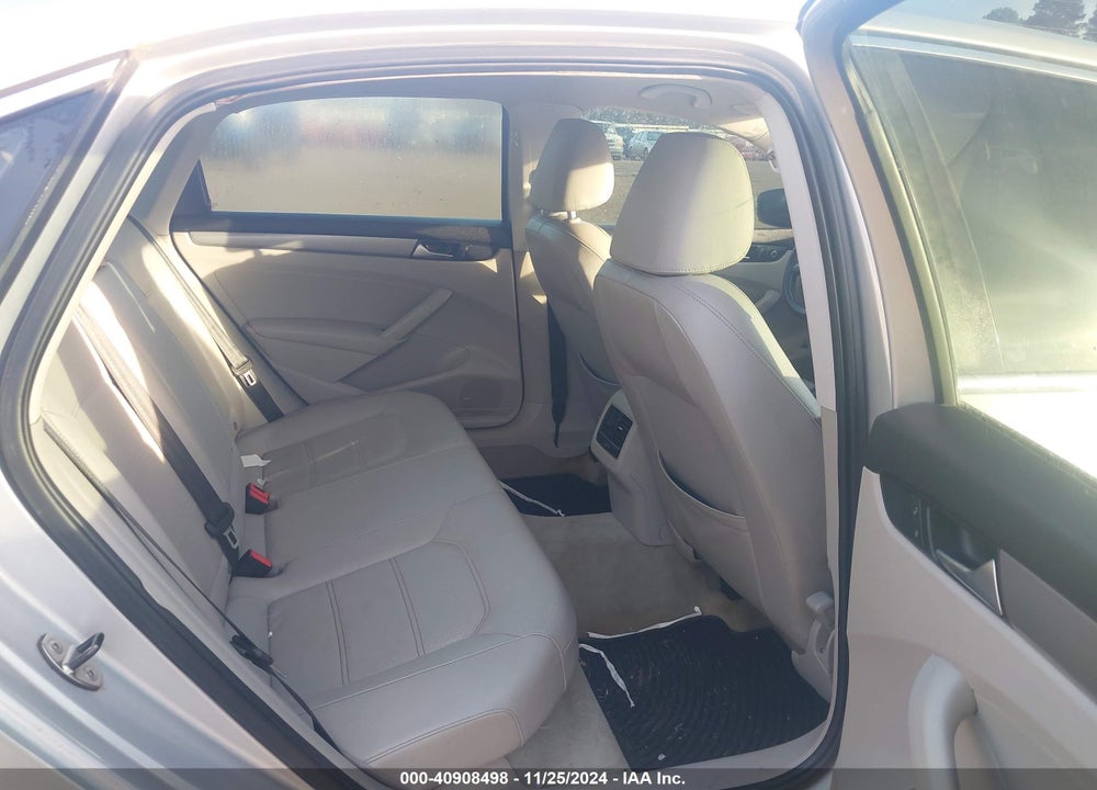 2014 VOLKSWAGEN PASSAT 2.0L TDI SE VIN: 1VWBN7A31EC017372