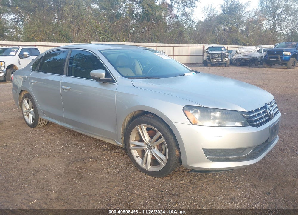 2014 VOLKSWAGEN PASSAT 2.0L TDI SE VIN: 1VWBN7A31EC017372