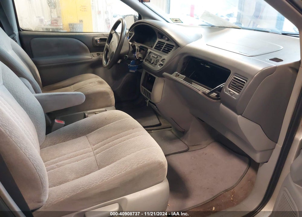 2003 TOYOTA SIENNA CE VIN: 4T3ZF19C33U551533