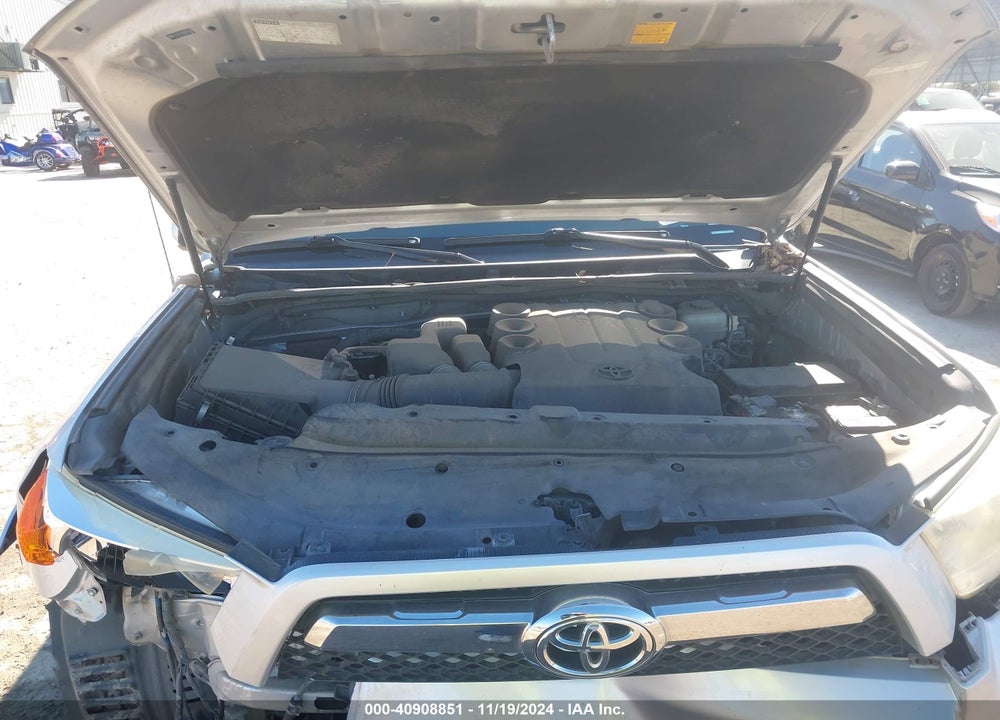 2011 TOYOTA 4RUNNER LIMITED V6 VIN: JTEZU5JR8B5031391