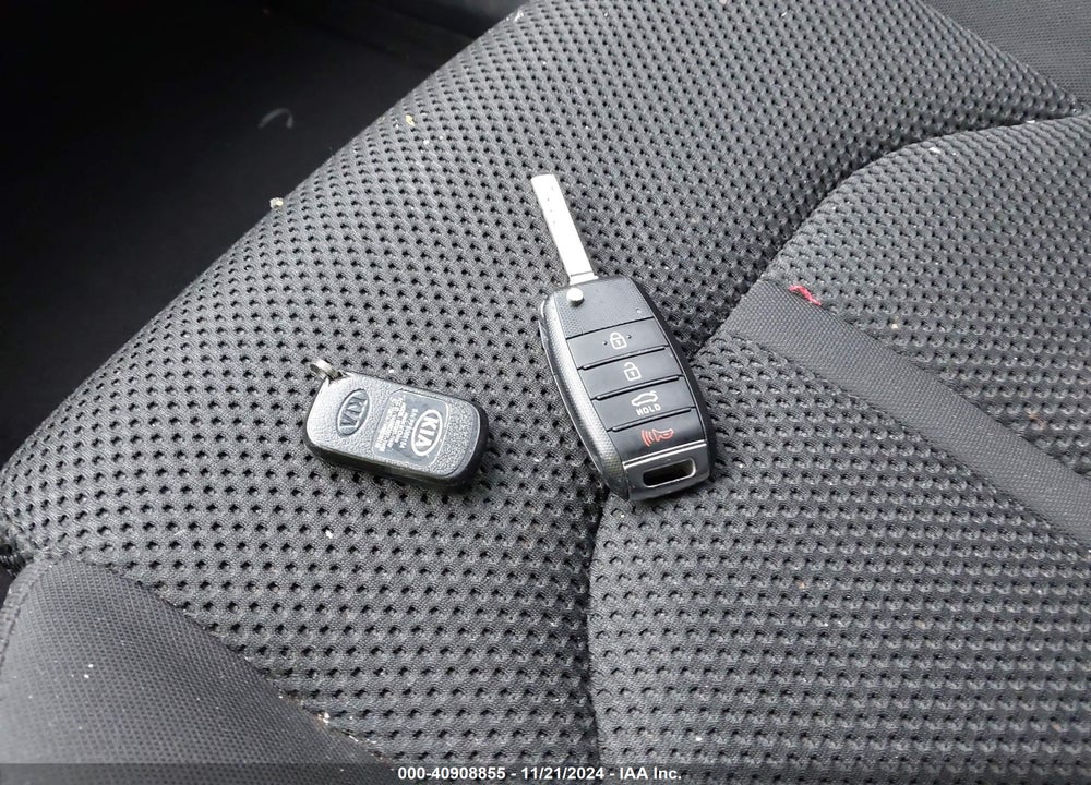2019 KIA OPTIMA VIN: 5XXGT4L34KG374647