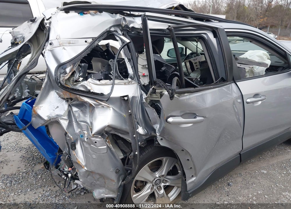 2019 TOYOTA RAV4 XLE VIN: 2T3P1RFV0KW060670
